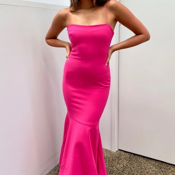 Likely / NWT Aurora Trumpet tiered  Gown in fuchsia pink - Picture 5 of 7